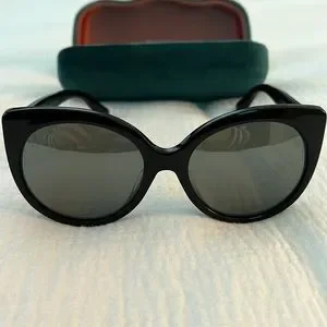 Gucci | Accessories | Gucci Cat Eye Sunglasses Blacksilver  display picture 2